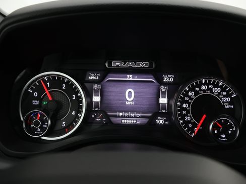 Used 2022 RAM 1500 Big Horn AWD/4WD image 9