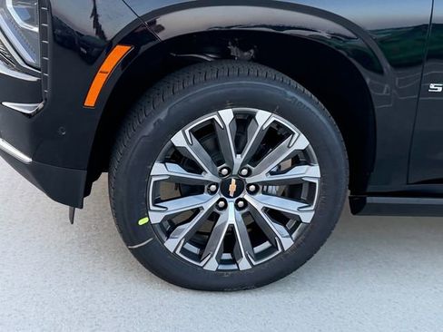 New 2026 Chevrolet Suburban High Country AWD/4WD image 4