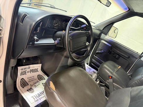 Used 1995 Ford E-250 and Econoline 250 Heavy-Duty RWD image 19