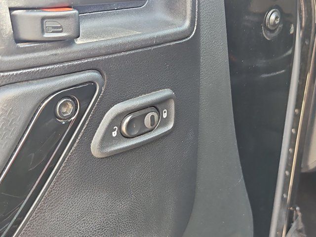 Used 2016 Jeep Wrangler Unlimited Sahara AWD/4WD image 11