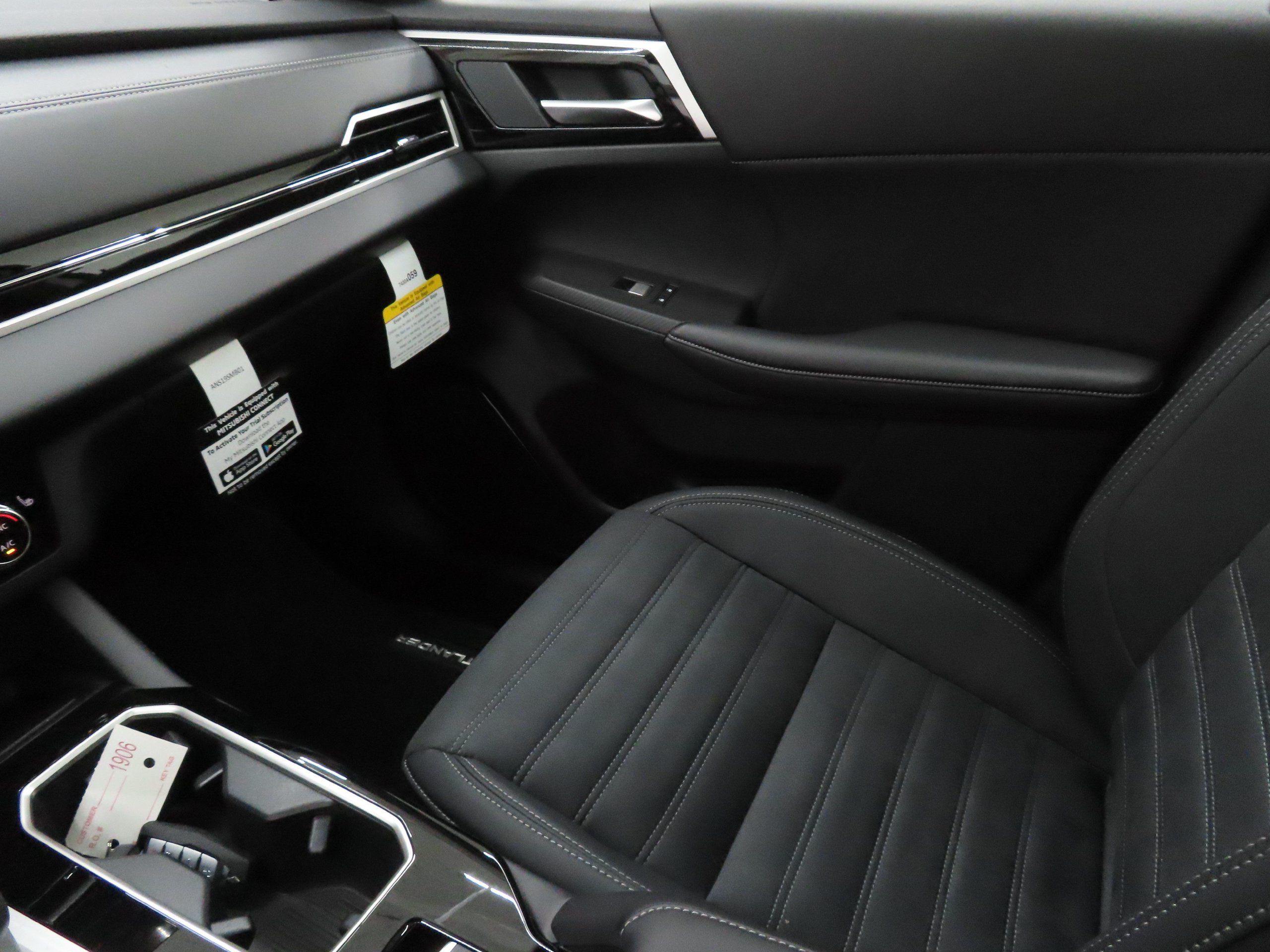 New 2026 Mitsubishi Outlander SE AWD/4WD image 16