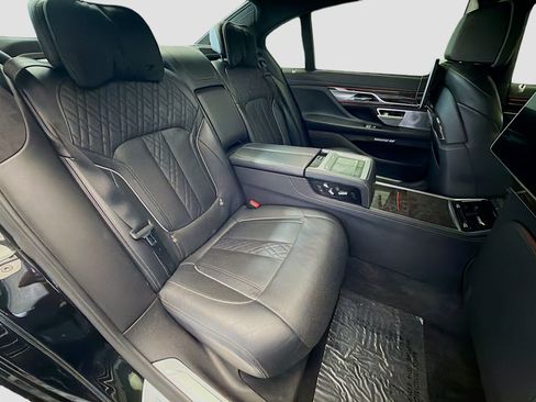 Used 2016 BMW 750i RWD image 14