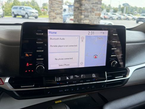 Used 2022 Toyota Sienna XLE w/ XLE Plus Package FWD image 11