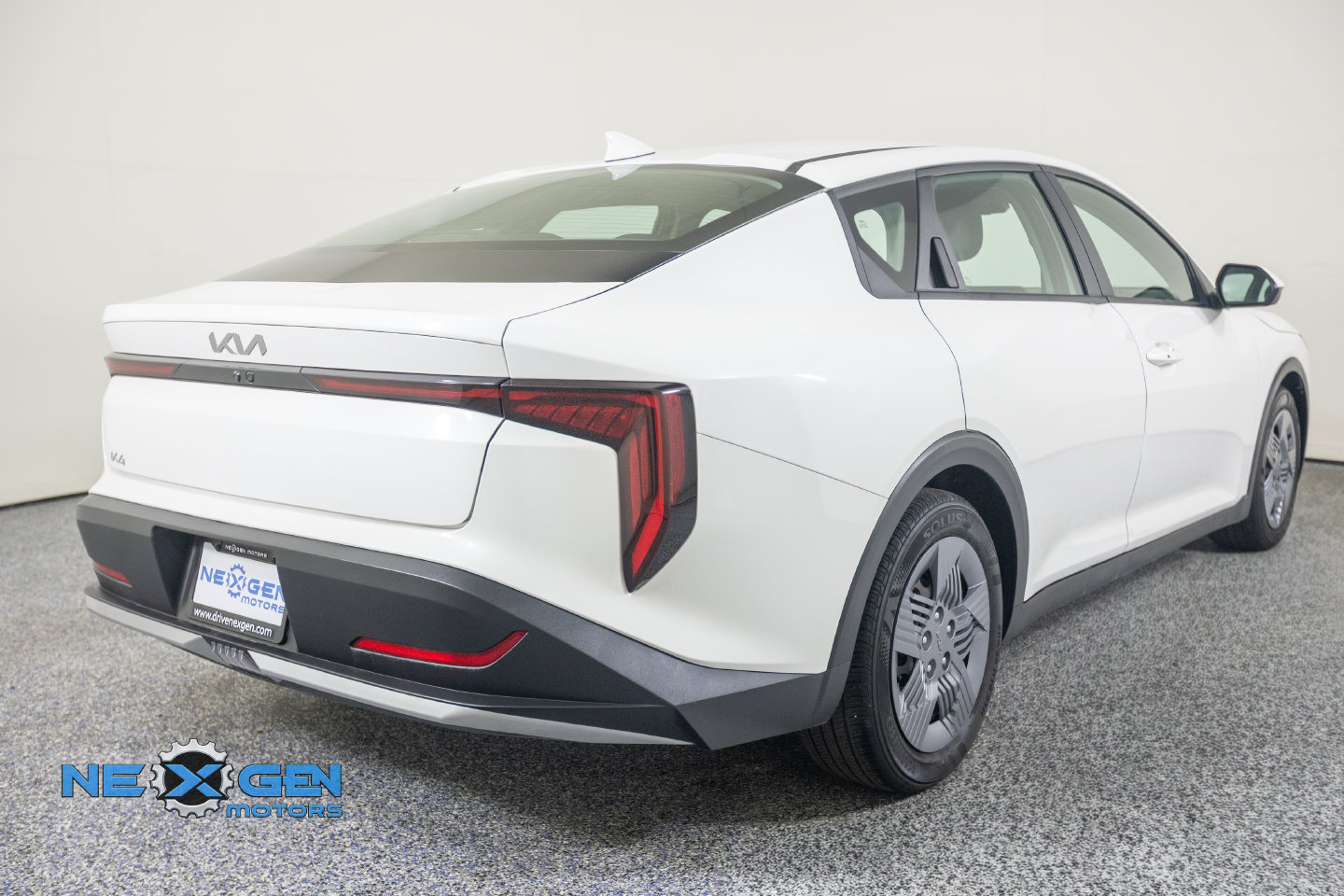 Used 2025 Kia K4 FWD image 32