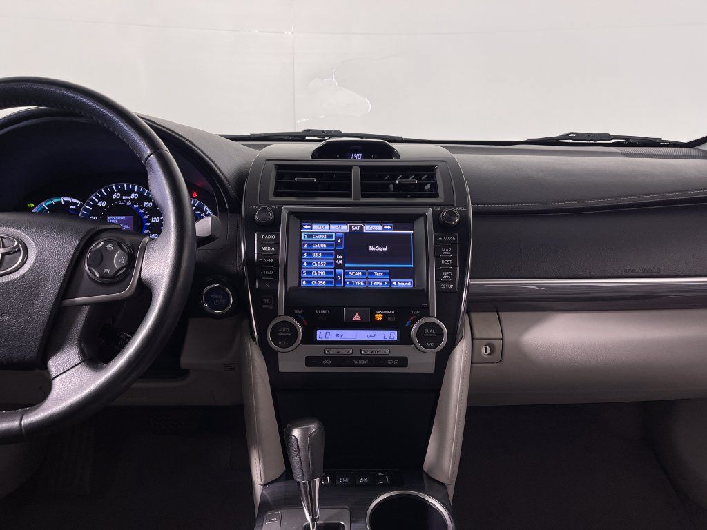 Used 2013 Toyota Camry XLE w/ Leather Pkg FWD image 16