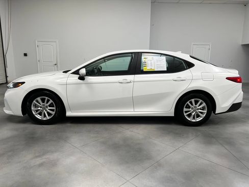 Used 2025 Toyota Camry LE FWD image 5