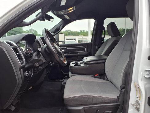 Used 2024 RAM 2500 Big Horn AWD/4WD image 17