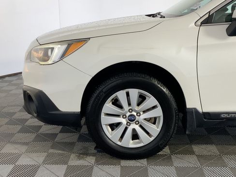 Used 2017 Subaru Outback 2.5i Premium image 9