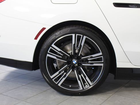 Used 2026 BMW i7 eDrive50 image 10