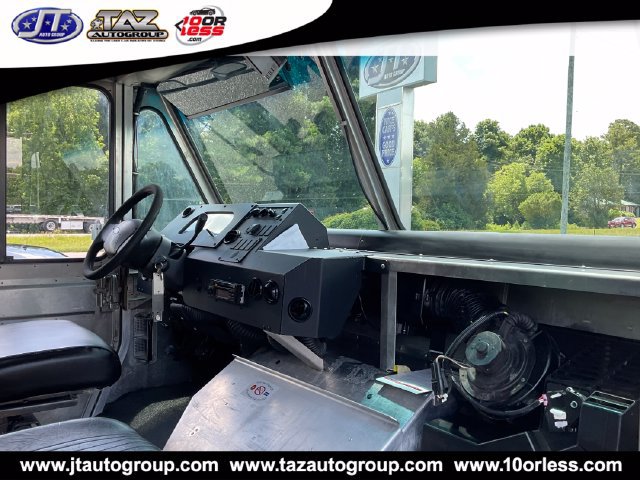 Used 2017 Ford E-350 and Econoline 350 Super Duty w/ A/C Prep Package RWD image 11