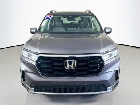 Used 2024 Honda Pilot Touring image 3