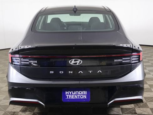 Used 2025 Hyundai Sonata SEL FWD image 13