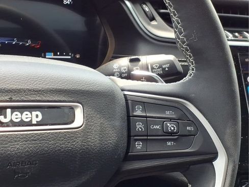 Used 2023 Jeep Grand Cherokee Altitude AWD/4WD image 23