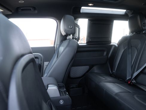 Used 2023 Land Rover Defender 90 X-Dynamic SE image 25