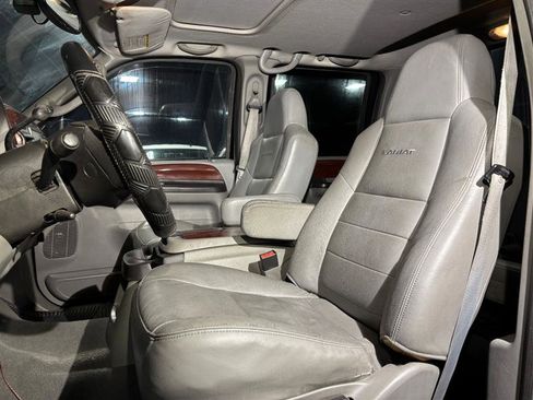 Used 2005 Ford F350 Lariat image 12