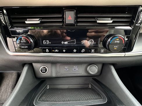 Used 2022 Nissan Rogue SV w/ SV Premium Package AWD/4WD image 33