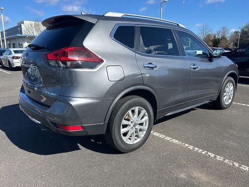 Used 2020 Nissan Rogue SV image 4