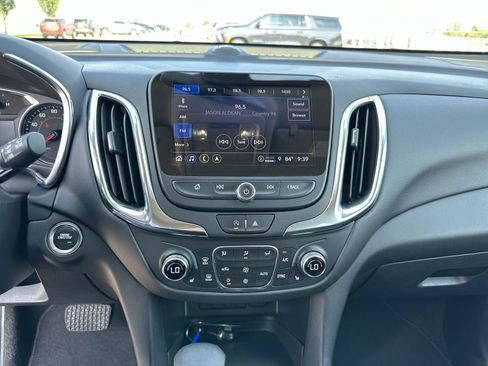 Used 2022 Chevrolet Equinox LT AWD/4WD image 13