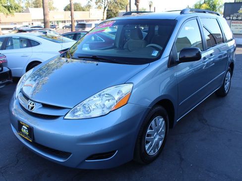 Used 2010 Toyota Sienna LE image 4