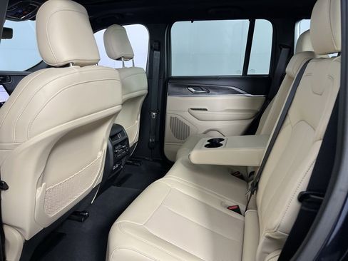 Certified 2024 Jeep Grand Cherokee Limited w/ Luxury Tech Group II image 26