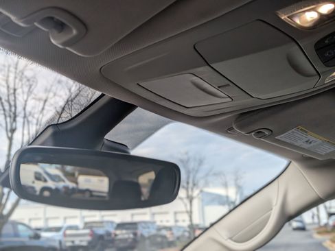 Used 2024 Chrysler Pacifica Touring-L image 31