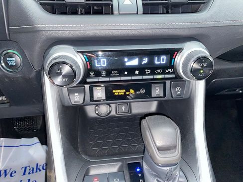 Used 2022 Toyota RAV4 XLE w/ Convenience Package AWD/4WD image 25