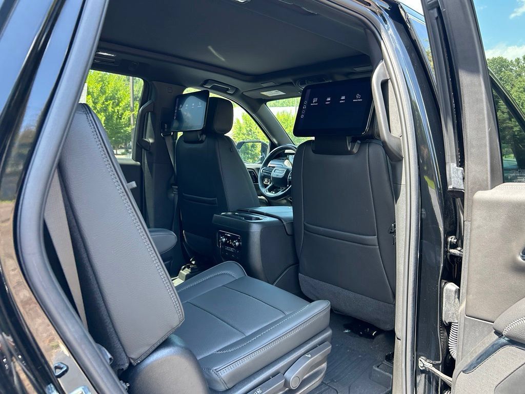 Used 2025 GMC Yukon Denali w/ Denali Reserve Package RWD image 57