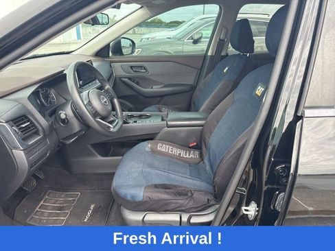 Used 2022 Nissan Rogue S FWD image 2