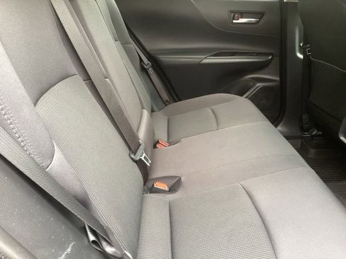 Used 2023 Toyota Venza LE image 4