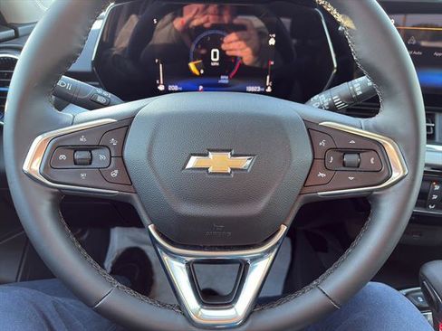 Used 2025 Chevrolet Trax LT w/ LT Convenience Package image 15