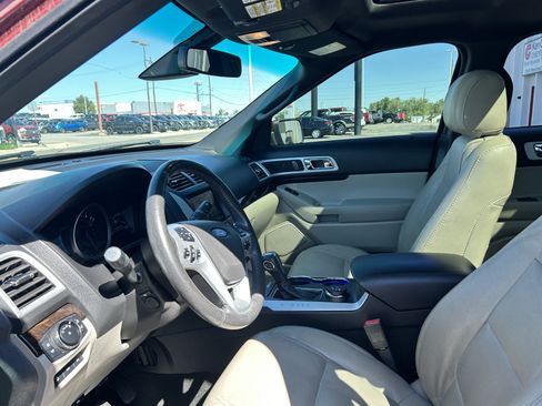 Used 2014 Ford Explorer Limited w/ Equipment Group 302A AWD/4WD image 9