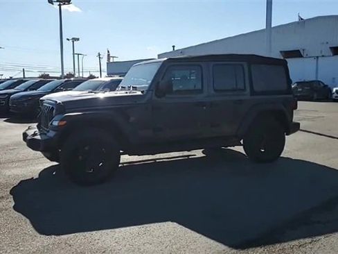 Used 2019 Jeep Wrangler Unlimited Sport S image 4