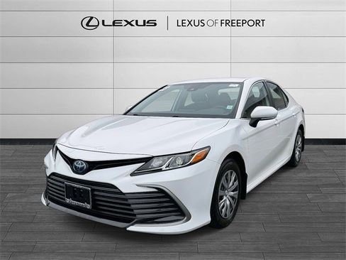 Used 2023 Toyota Camry LE image 3