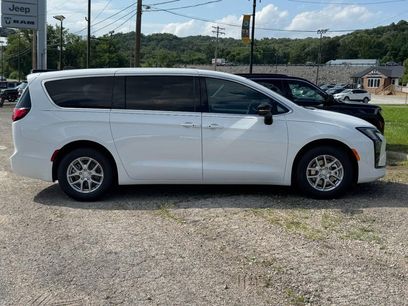 New 2027 Chrysler Pacifica Select