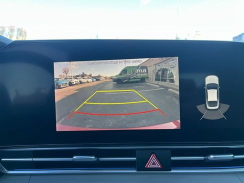 Used 2021 Hyundai Elantra Limited image 18