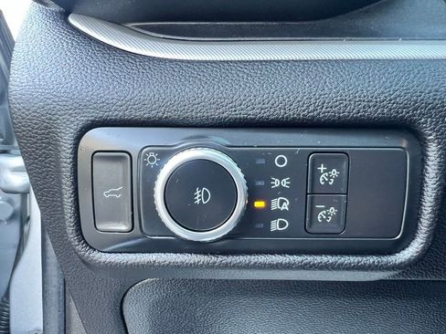 Used 2022 Ford Explorer XLT w/ Equipment Group 202A image 16