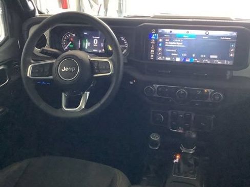 Used 2024 Jeep Wrangler Unlimited Sahara AWD/4WD image 12