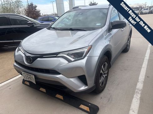 Used 2018 Toyota RAV4 LE image 1