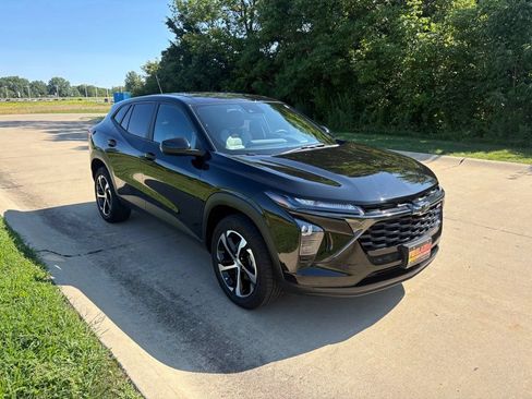 Used 2024 Chevrolet Trax RS w/ Driver Confidence Package FWD image 11