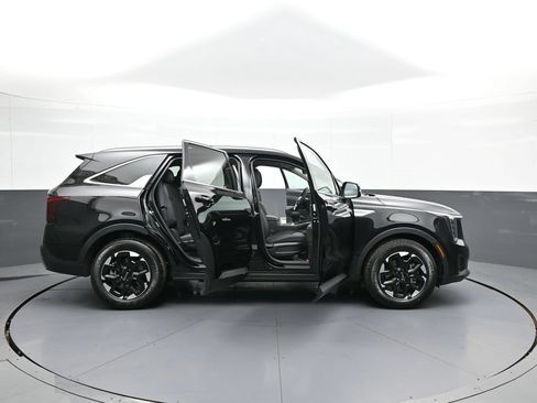 New 2026 Kia Sorento S w/ S Panoramic Sunroof Package FWD image 43