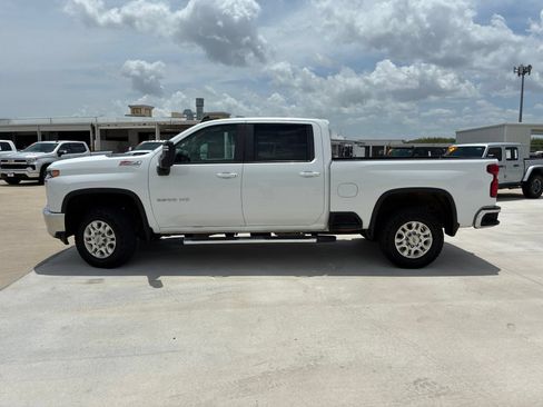 Used 2023 Chevrolet Silverado 2500 LT w/ Convenience Package AWD/4WD image 2