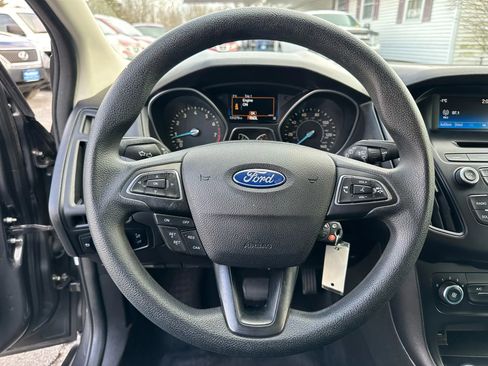 Used 2015 Ford Focus SE image 21