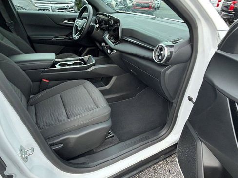 Used 2025 Chevrolet Equinox LT w/ Safety and Technology Package FWD image 19