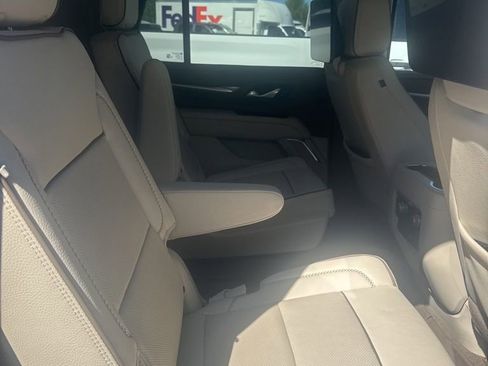 Used 2024 GMC Yukon Denali w/ Denali Reserve Package AWD/4WD image 8