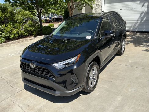 Used 2025 Toyota RAV4 XLE w/ Convenience Package image 5