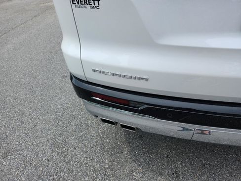 Certified 2025 GMC Acadia Denali w/ Super Cruise Package FWD image 4