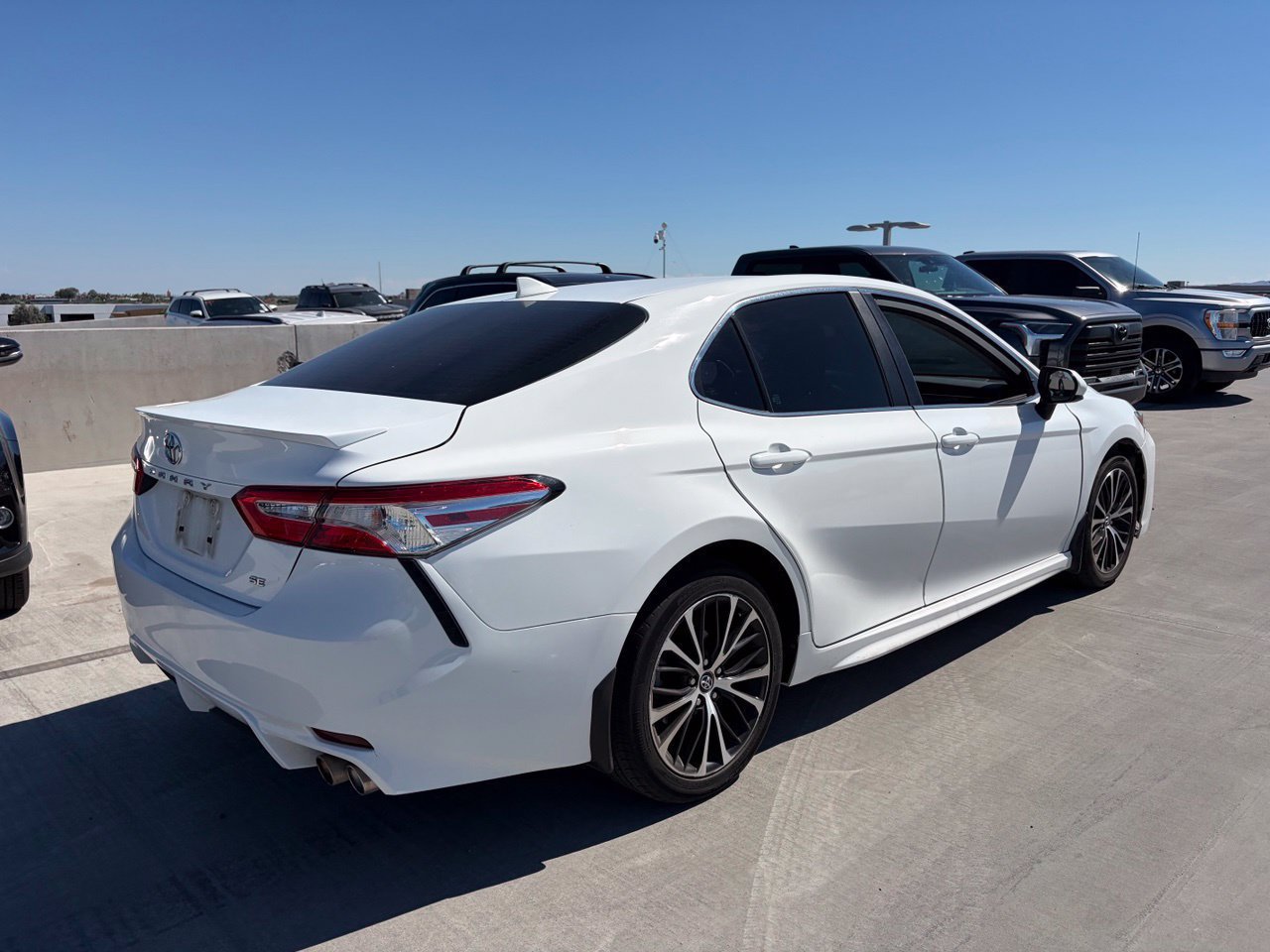 Used 2020 Toyota Camry SE FWD image 2