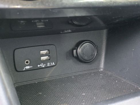 Used 2023 Subaru Forester Premium image 31