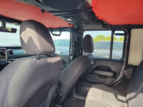 Used 2018 Jeep Wrangler Unlimited Sahara image 24