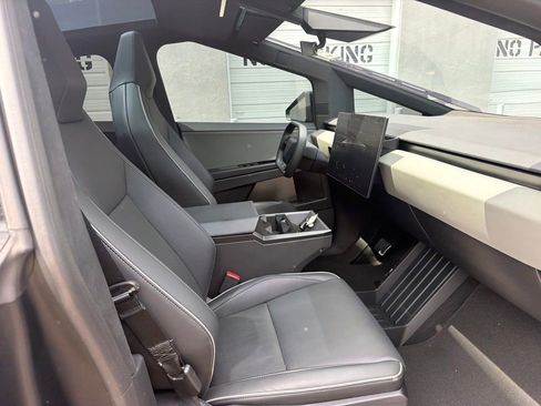 Used 2025 Tesla Cybertruck AWD Crew Cab image 19